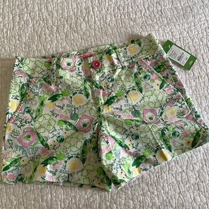 Lilly Pulitzer Queen of Green Callahan shorts